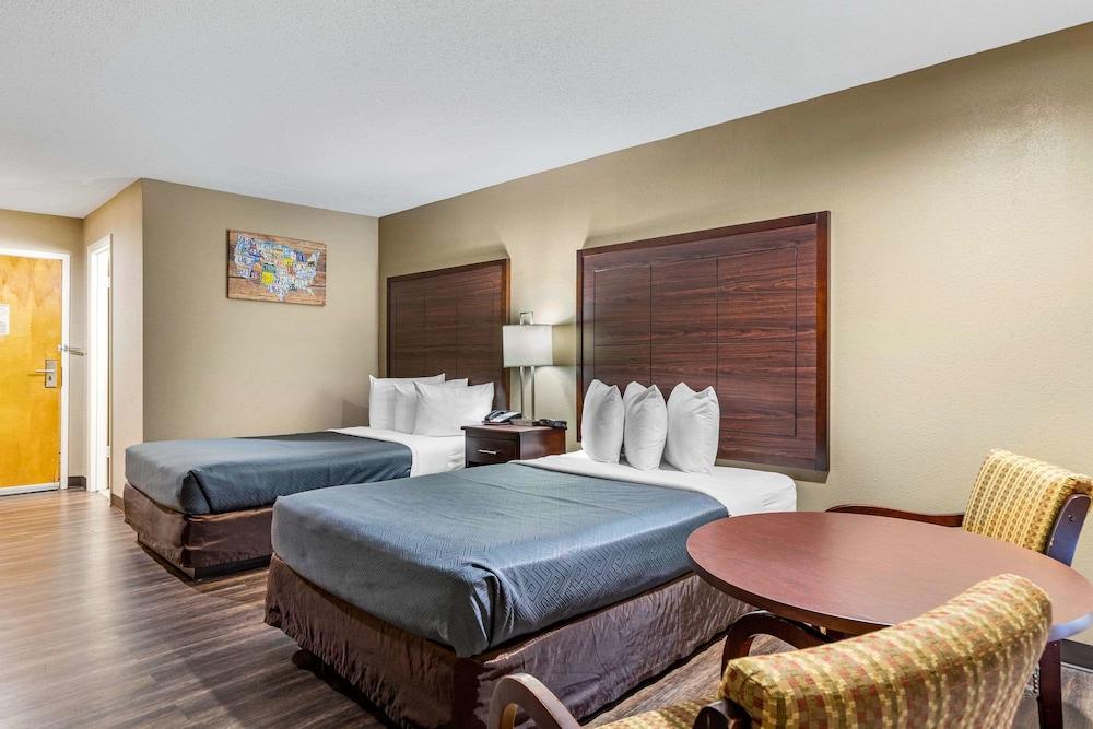 Econo Lodge Florence - Darlington photo 8