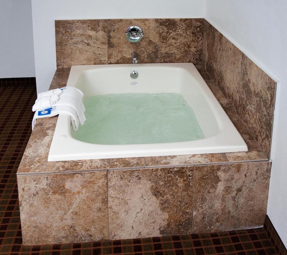 Express Inn & Suites photo 7