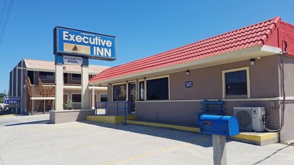 Executive Inn and Suites photo 2