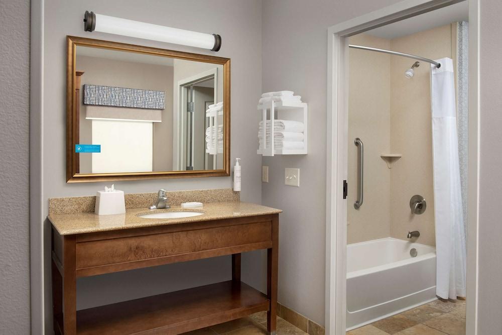 Hampton Inn & Suites Holly Springs photo 32