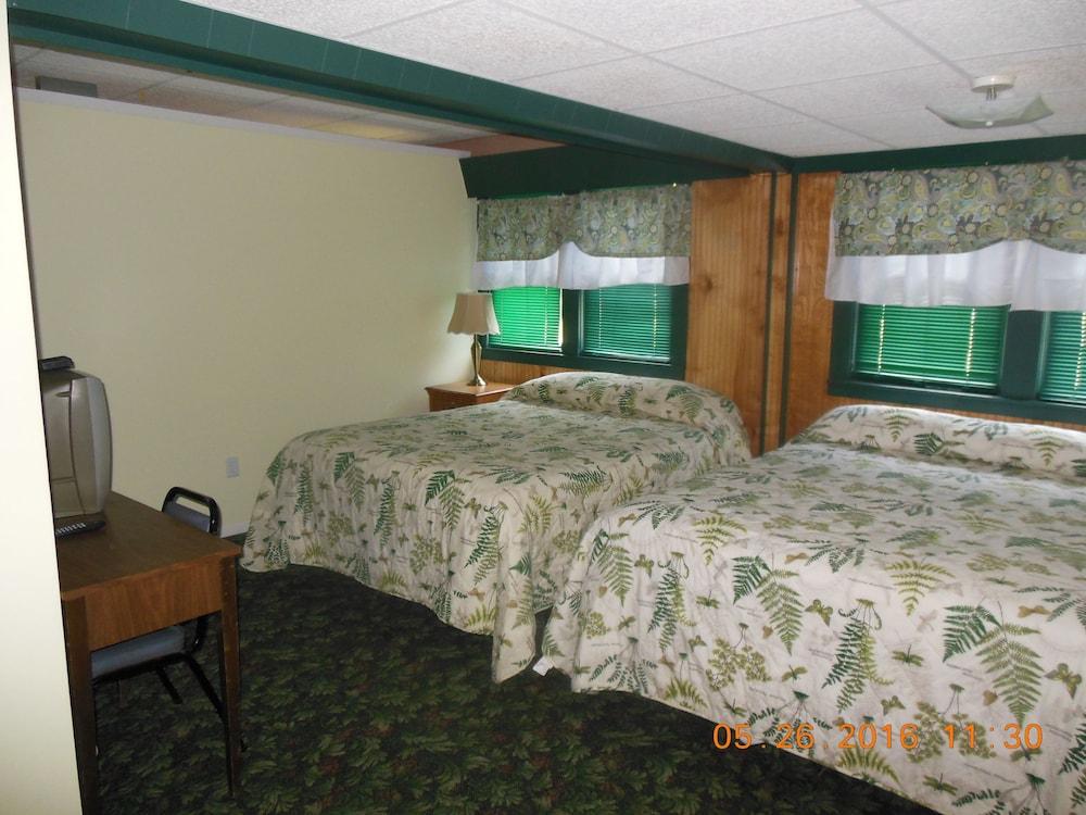The Evergreen Motel photo 13