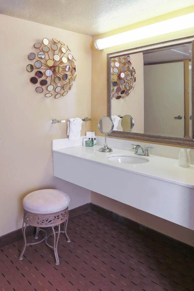 MCM Eleganté Hotel & Suites photo 24