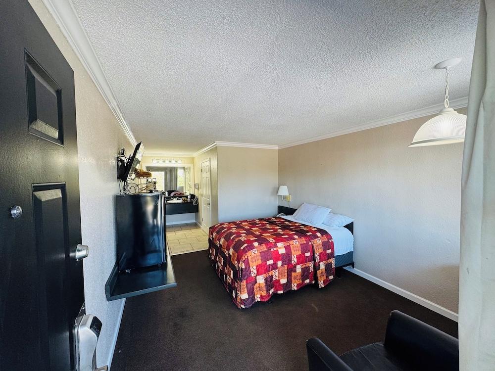 Oak Grove Inn photo 8