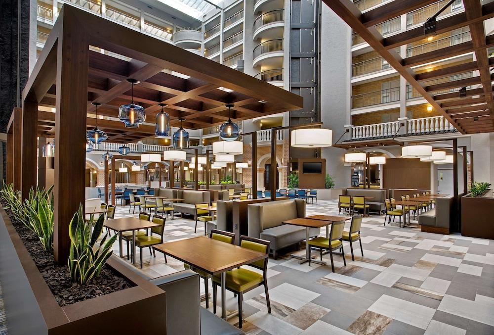 Embassy Suites by Hilton Orlando International Dr Conv Ctr photo 4