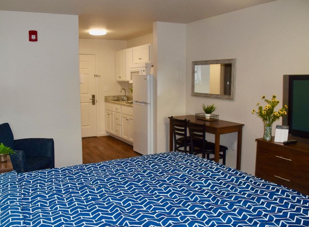 Stay Plus Extended Stay Suites photo 7