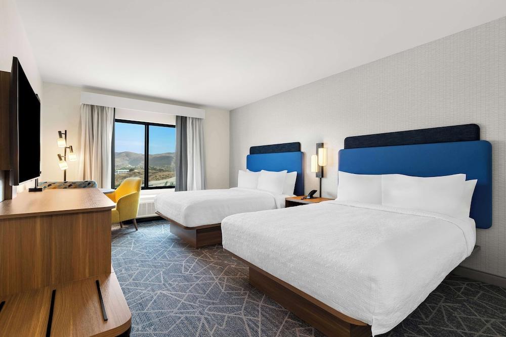 Hampton Inn & Suites Corona, Ca photo 32