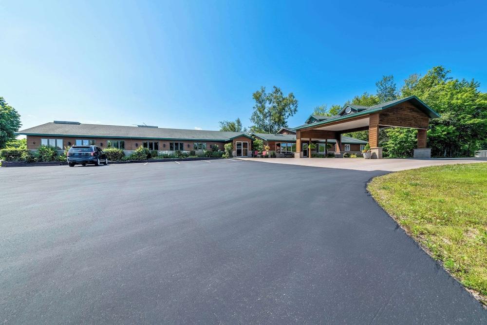 Quality Inn & Suites Munising photo 36