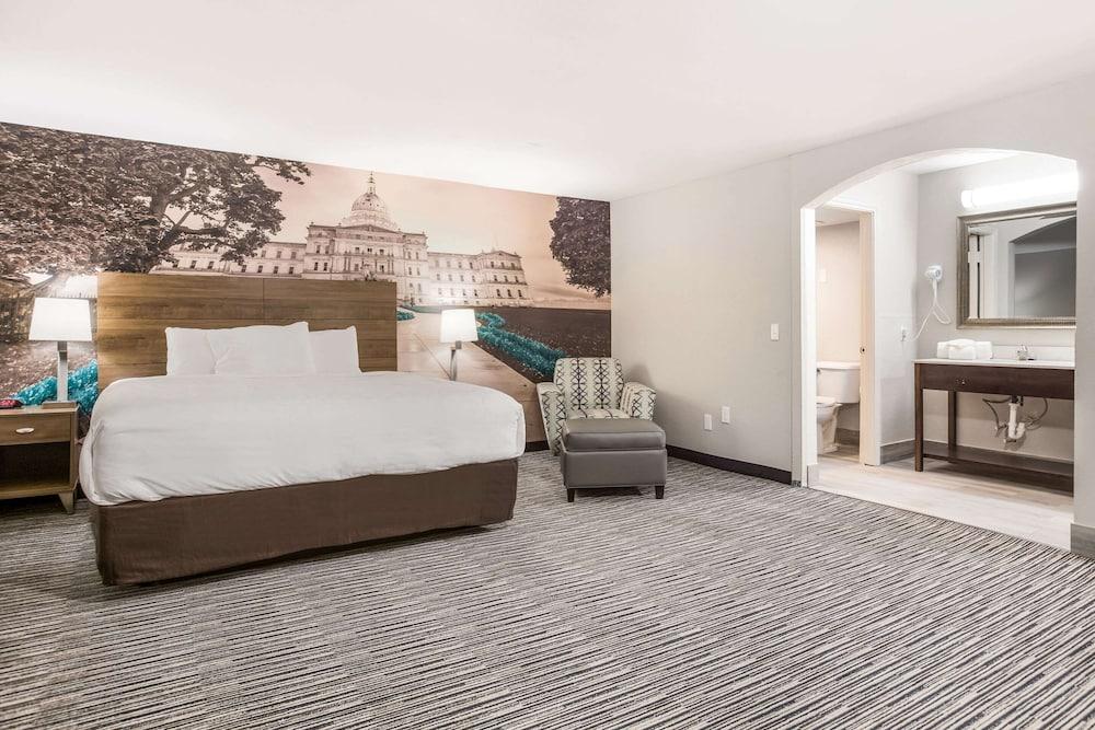 Clarion Pointe East Lansing University Area photo 12