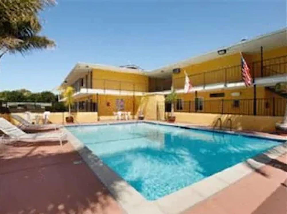 Lotus of Lompoc - A Great Hospitality Inn photo 10