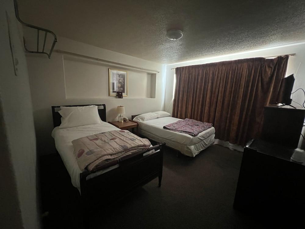Economy Inn photo 4