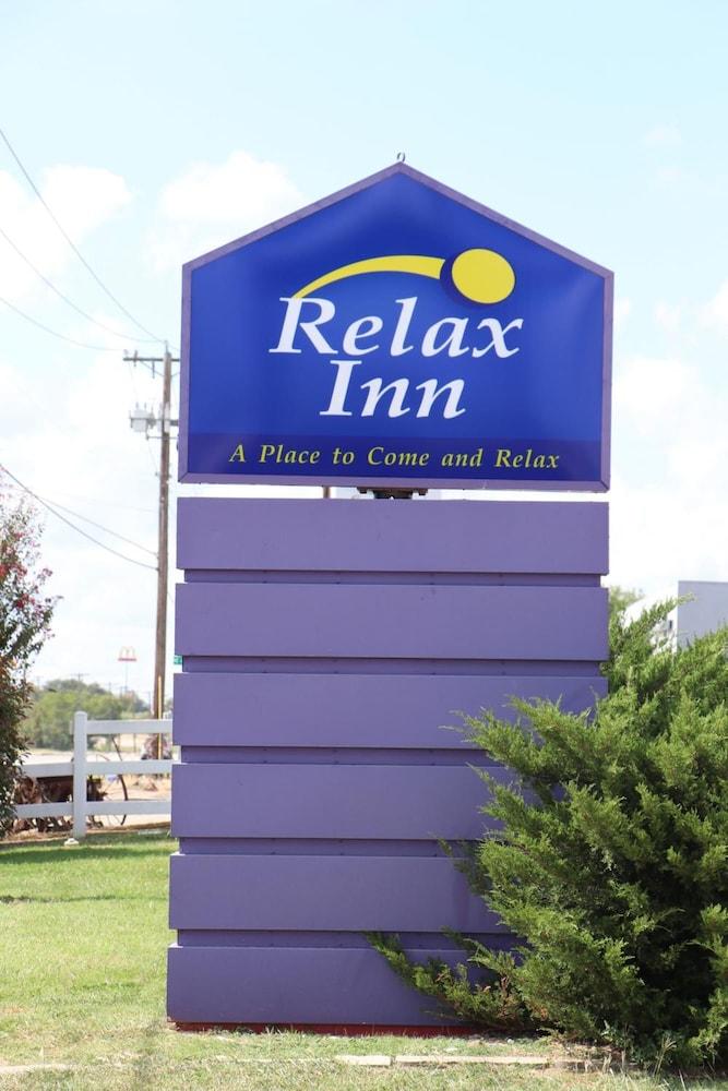 Relax Inn Mineral Wells photo 10