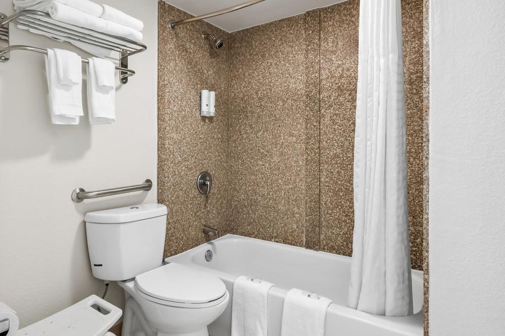 Suburban Studios Harvey - New Orleans photo 4