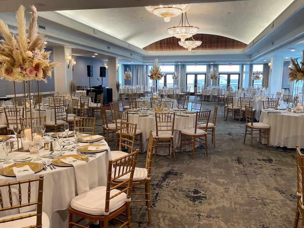Water's Edge Resort & Spa photo 72