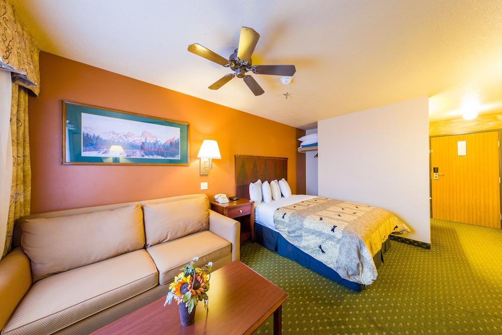 Alpine Inn & Suites photo 16