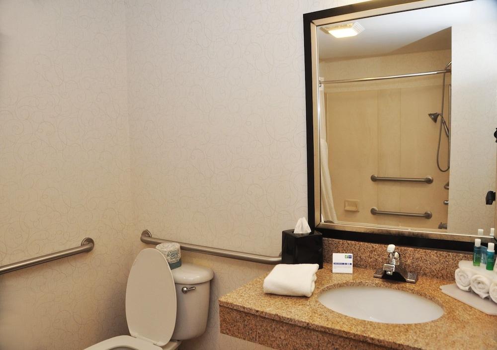 Holiday Inn Express & Suites Lancaster by IHG photo 31