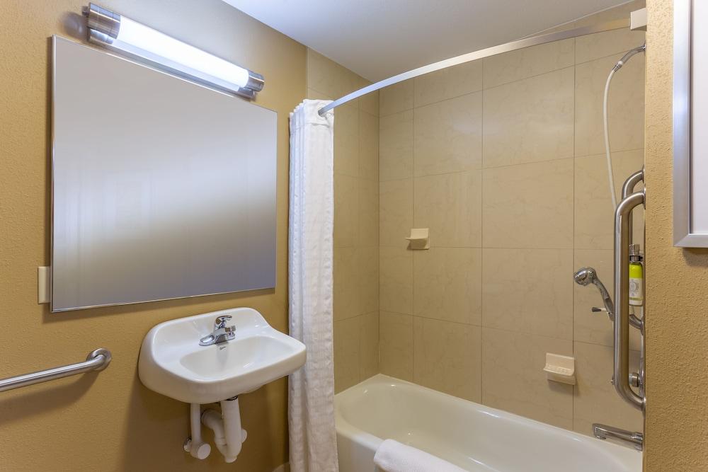 Candlewood Suites Airport by IHG photo 18