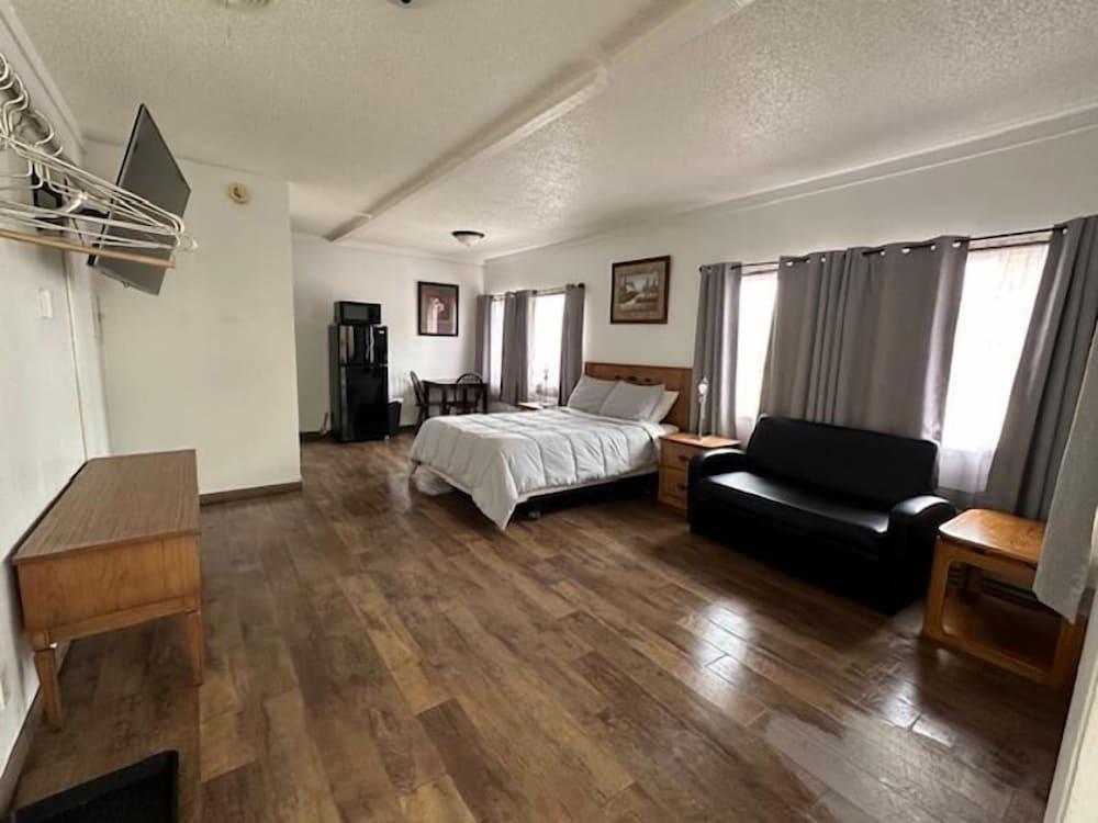 Bobbi's Classic Motel photo 6
