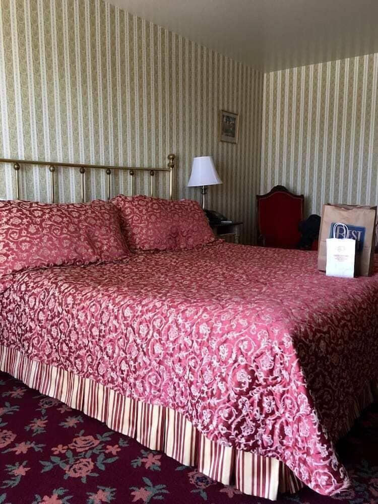 Hill House Inn photo 30