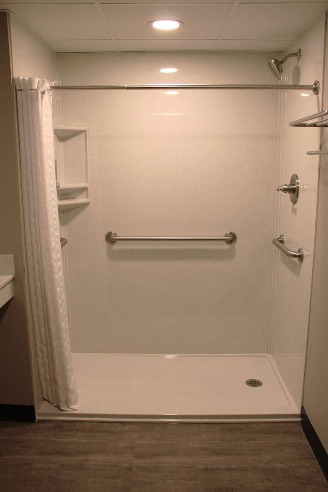 Boarders Inn & Suites photo 23