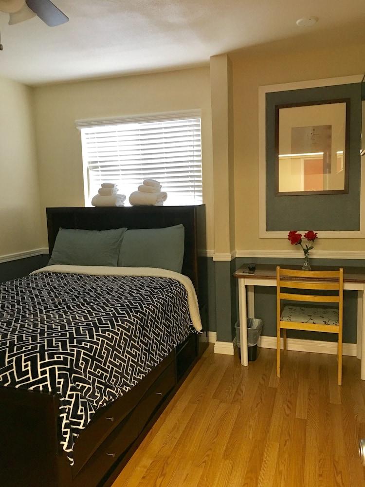Traveler's Bed & Breakfast Hostel photo 27