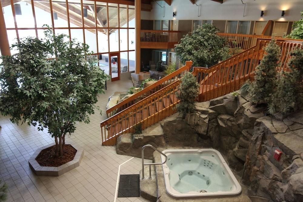 C'mon Inn Hotel & Suites photo 24