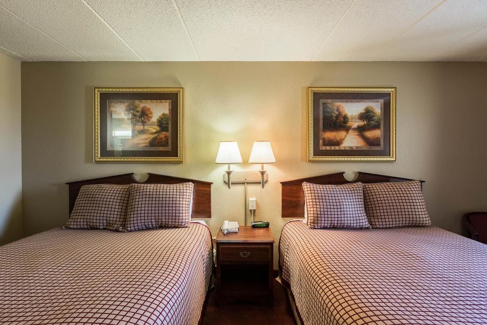 Rodeway Inn photo 31