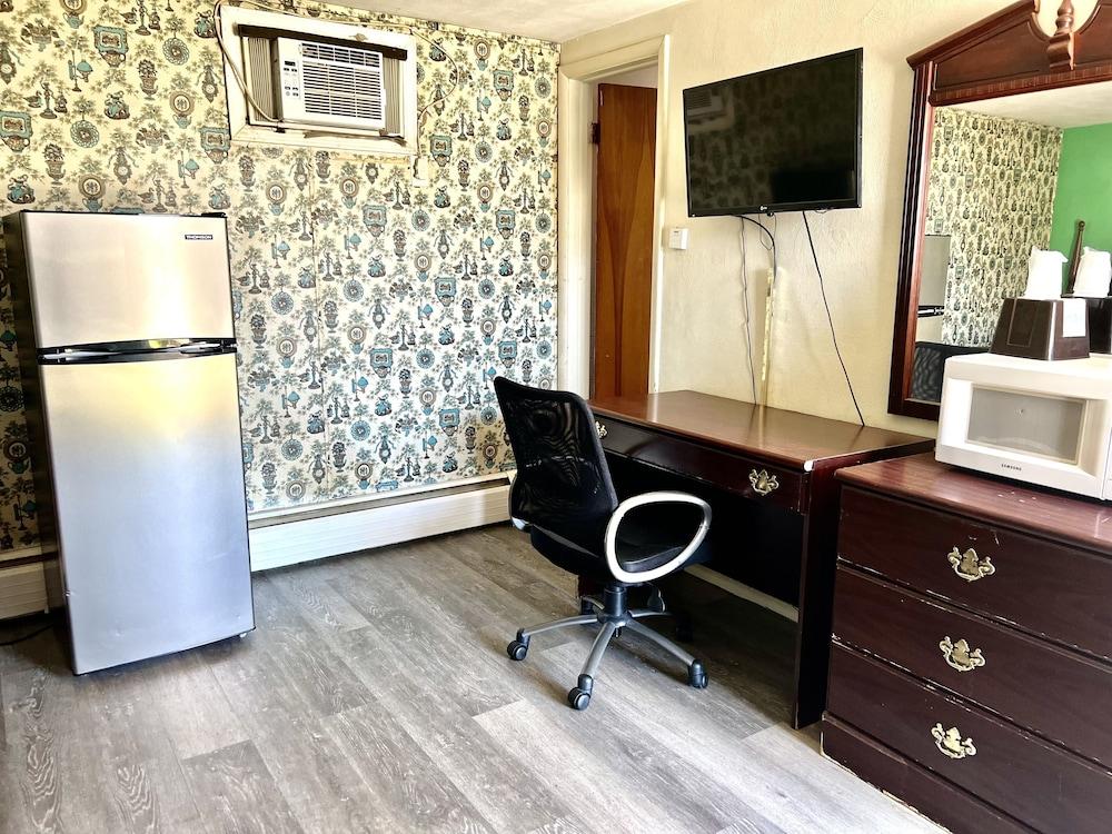 Traveler's Inn Motel photo 26