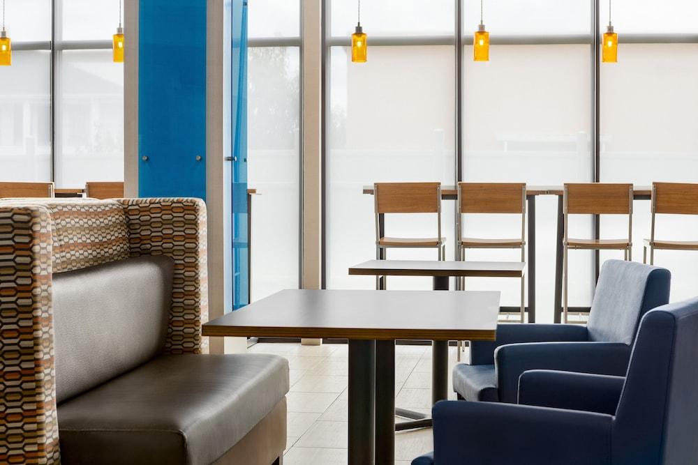 Holiday Inn Express Hotel & Suites Waycross by IHG photo 47