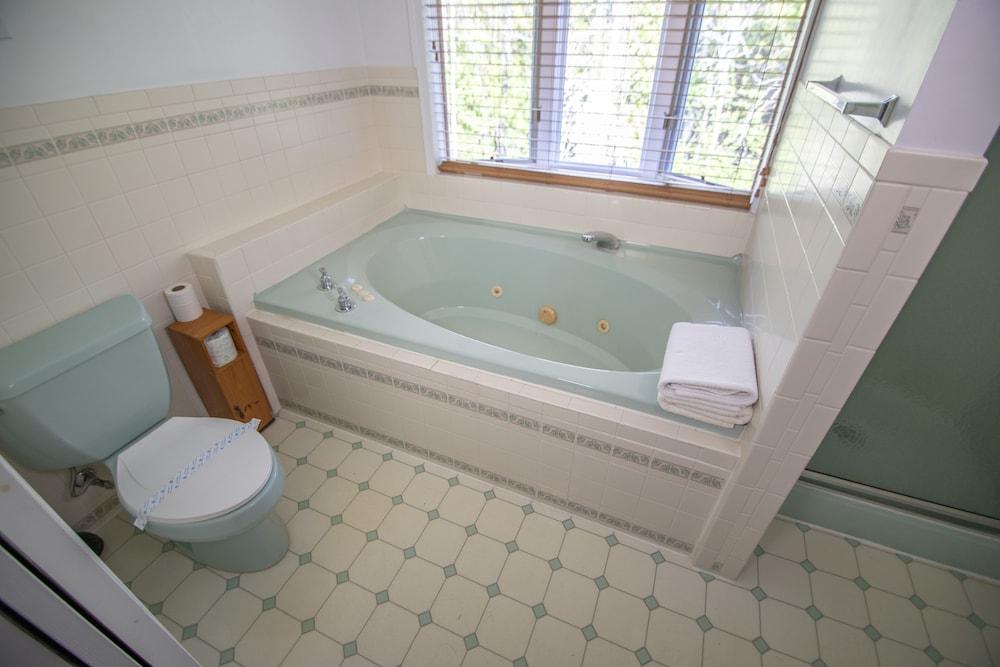 Ridges Inn & Suites photo 16