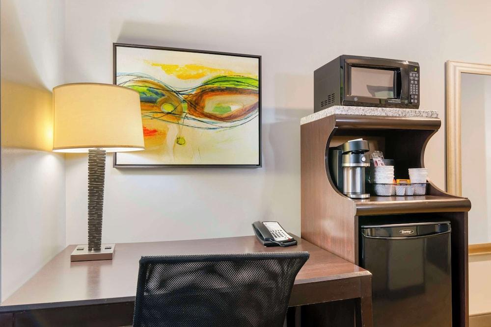 Best Western Plus Olathe Hotel photo 8