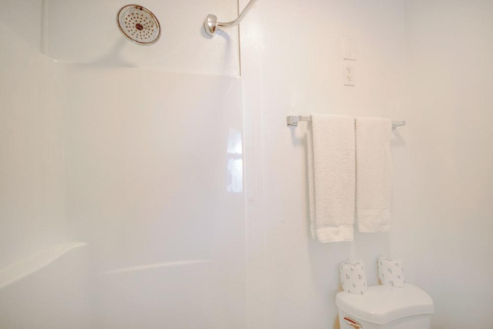 OYO Travelier Motel photo 77
