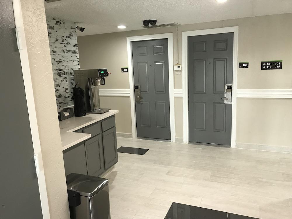 Hometown Inn & Suites photo 26