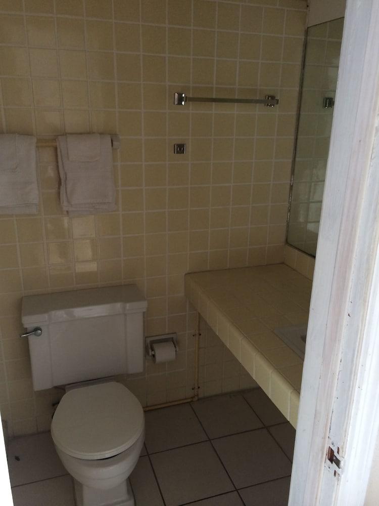 Royal Inn photo 2