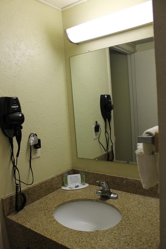 Wyatt Earp Hotel photo 15