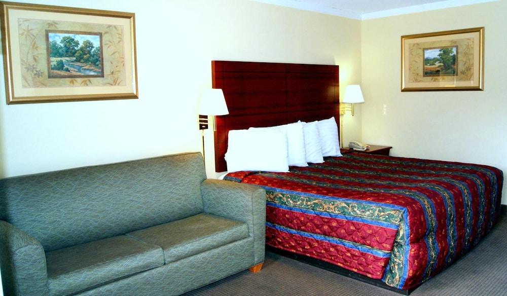 Red Carpet Inn photo 28