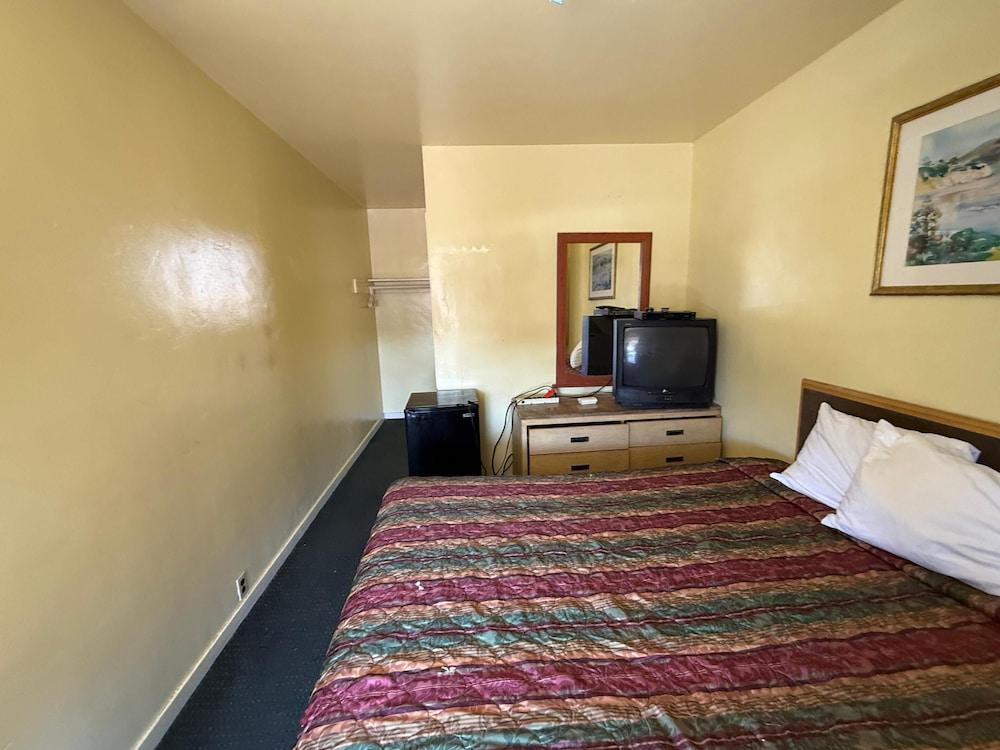 Discovery Inn Near Six Flags Vallejo Napa Valley CA photo 6