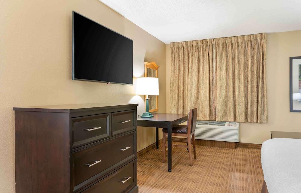 Extended Stay America Suites Chicago Schaumburg Conv Center photo 2
