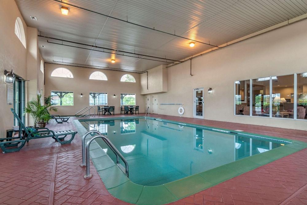 Comfort Inn Warrensburg Station photo 28