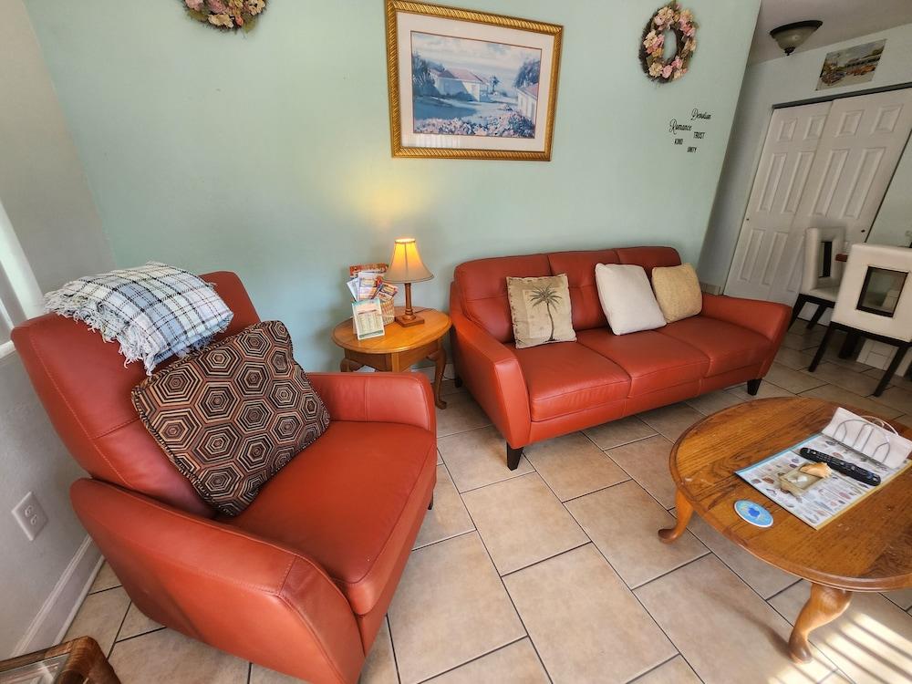 Silver Sands Motel photo 51