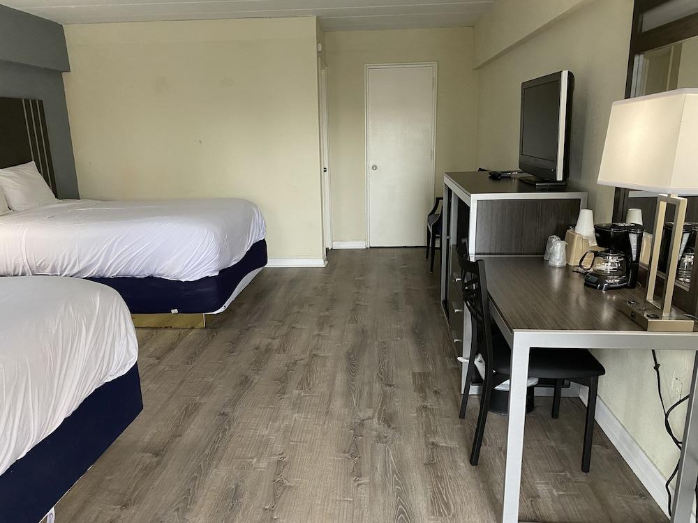 Red Carpet Inn & Suites photo 16