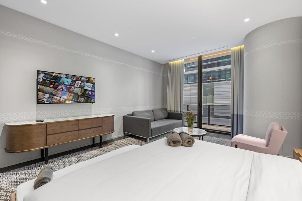SLS Lux King Suite photo 8