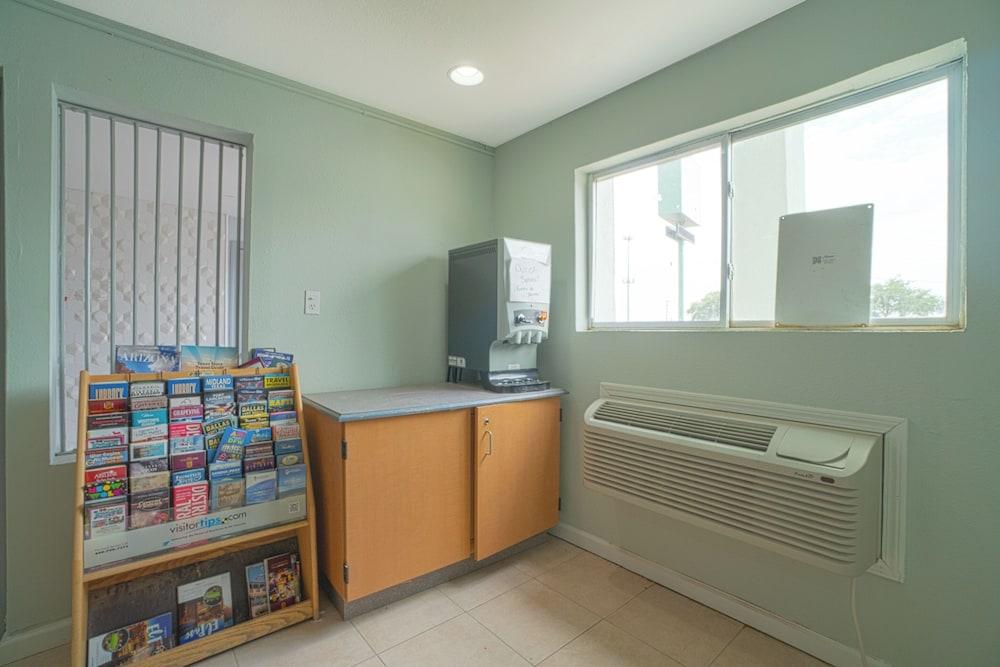 OYO Hotel Midland photo 2