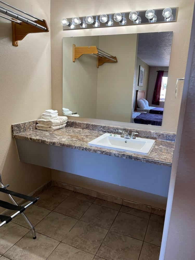 Centralia Inn photo 11