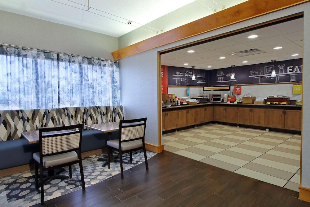 Hampton Inn Hagerstown-I-81 photo 39