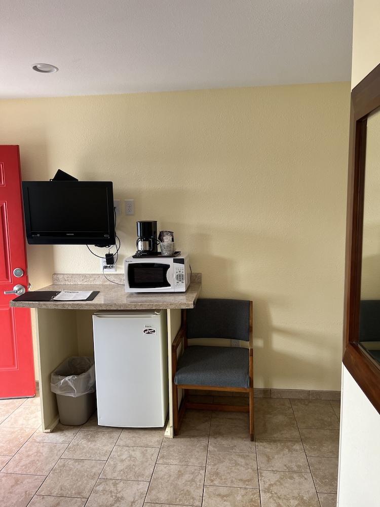 All Star Inn & Suites photo 12