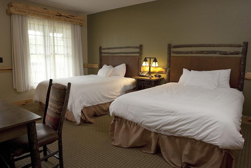 Hope Lake Lodge & Indoor Waterpark photo 9