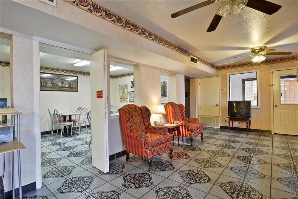 Budget Inn photo 3