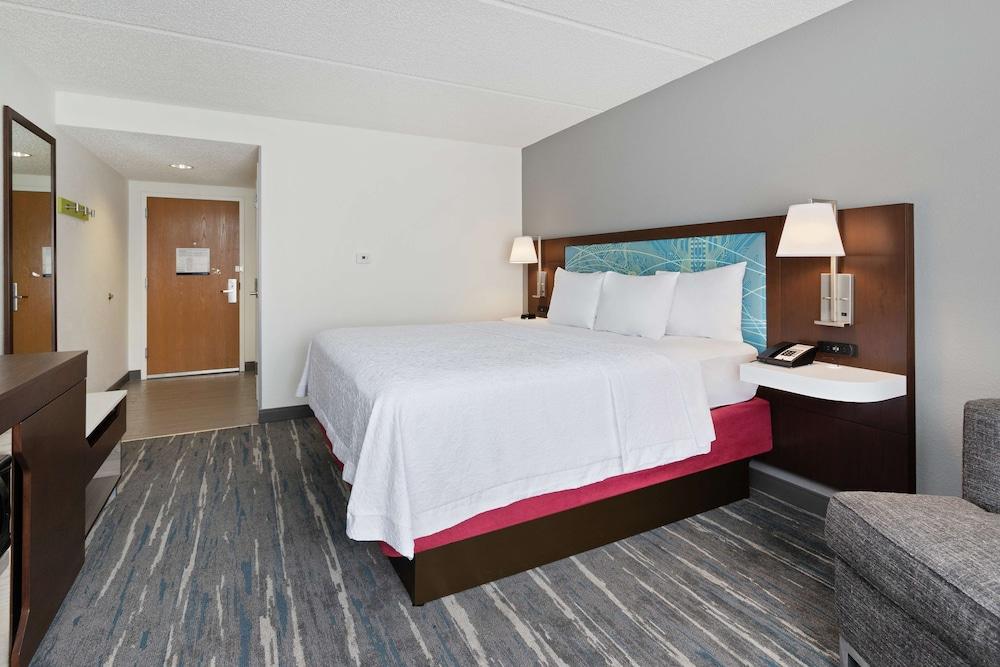 Hampton Inn & Suites Orlando Intl Dr N photo 4