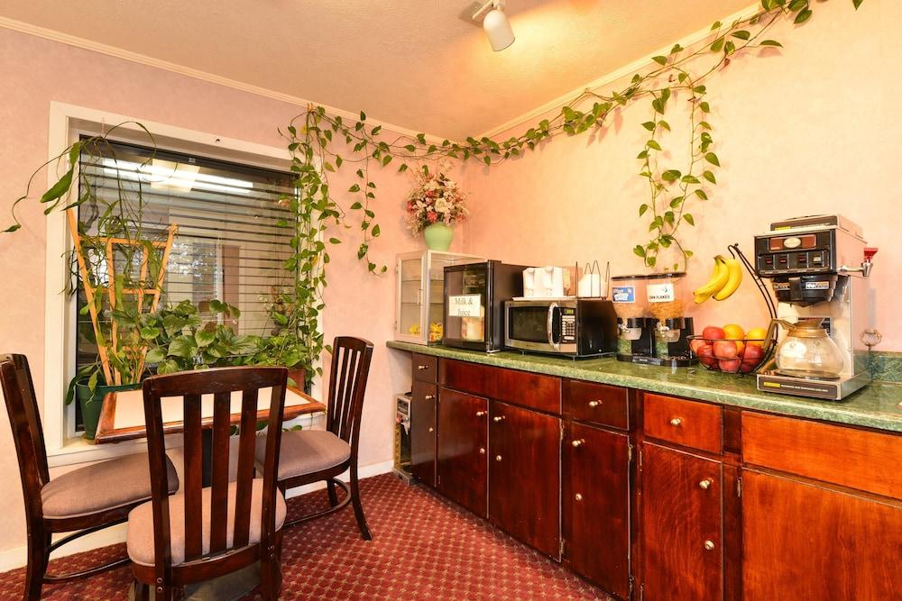 Americas Best Value Inn Heflin photo 27