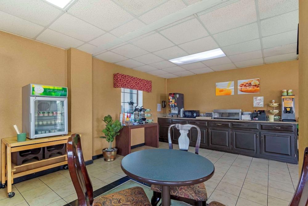 Quality Inn Cordele photo 49